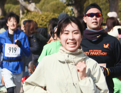 ランナーたちが走っている写真